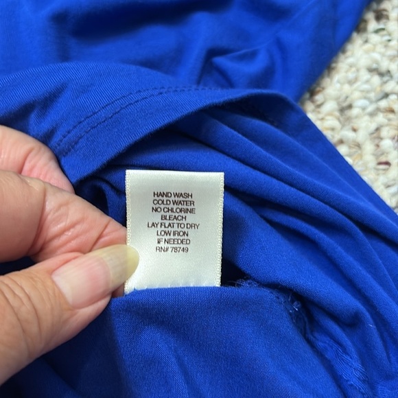 Arden B Blue Cold Shoulder Keyhole Long Top. Small - Picture 6 of 9